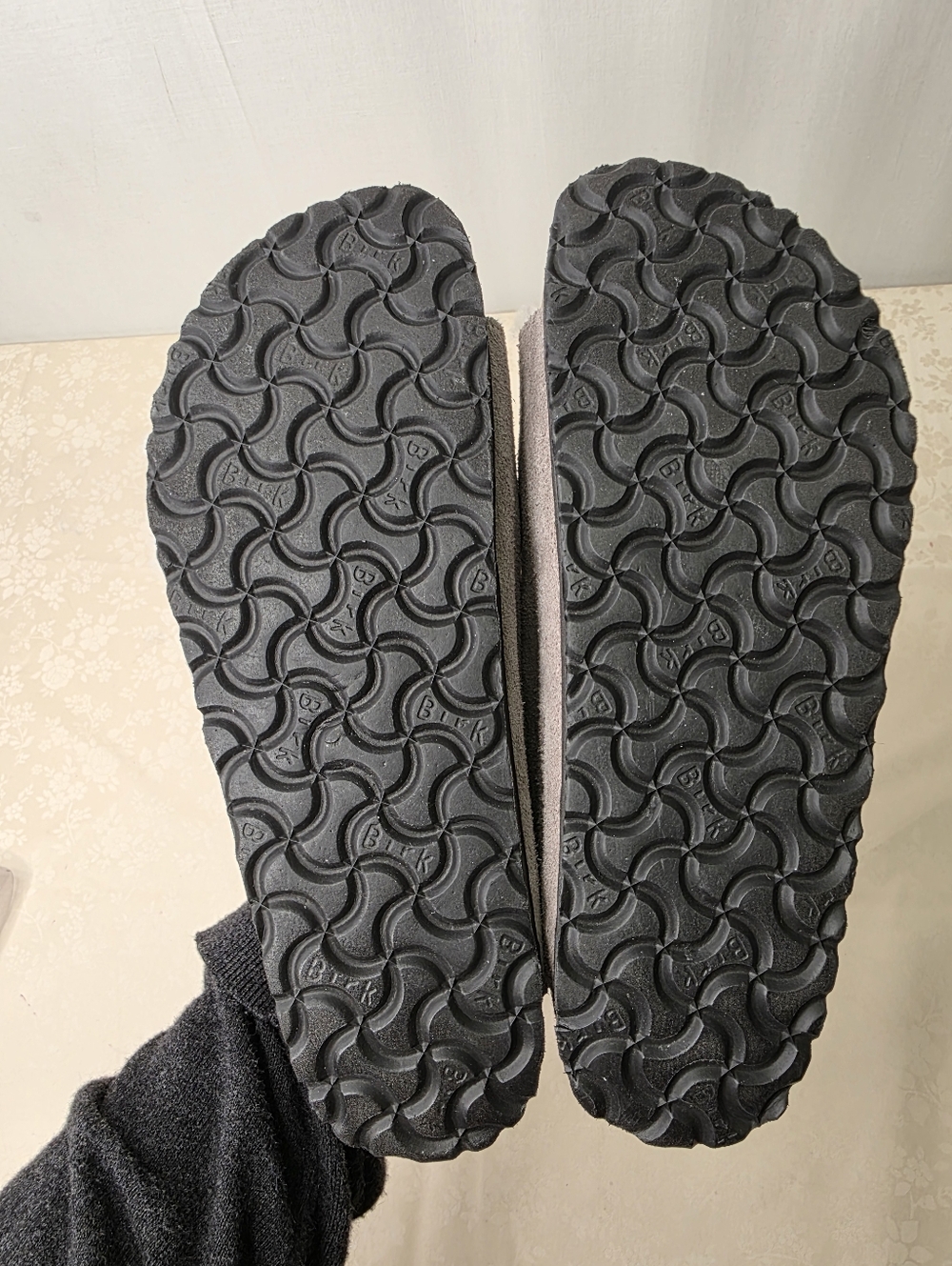 Birkenstock Arizona Shearling Suede Sandals Stone Coin Gray 39 L8 M6 - Picture 5 of 7